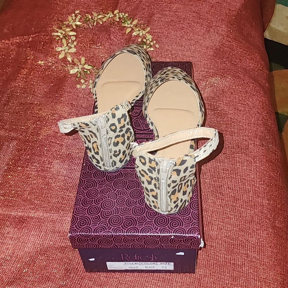 Shoe - Picture 2 of 4
